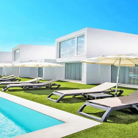 Oura Senses Hotell 3*